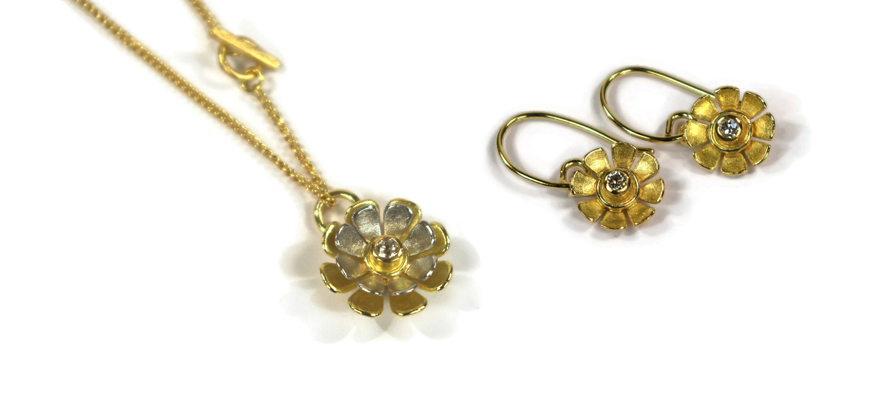 Luane’s Remodelled Gold, Platinum And Diamond Daisy Pendant And Earrings